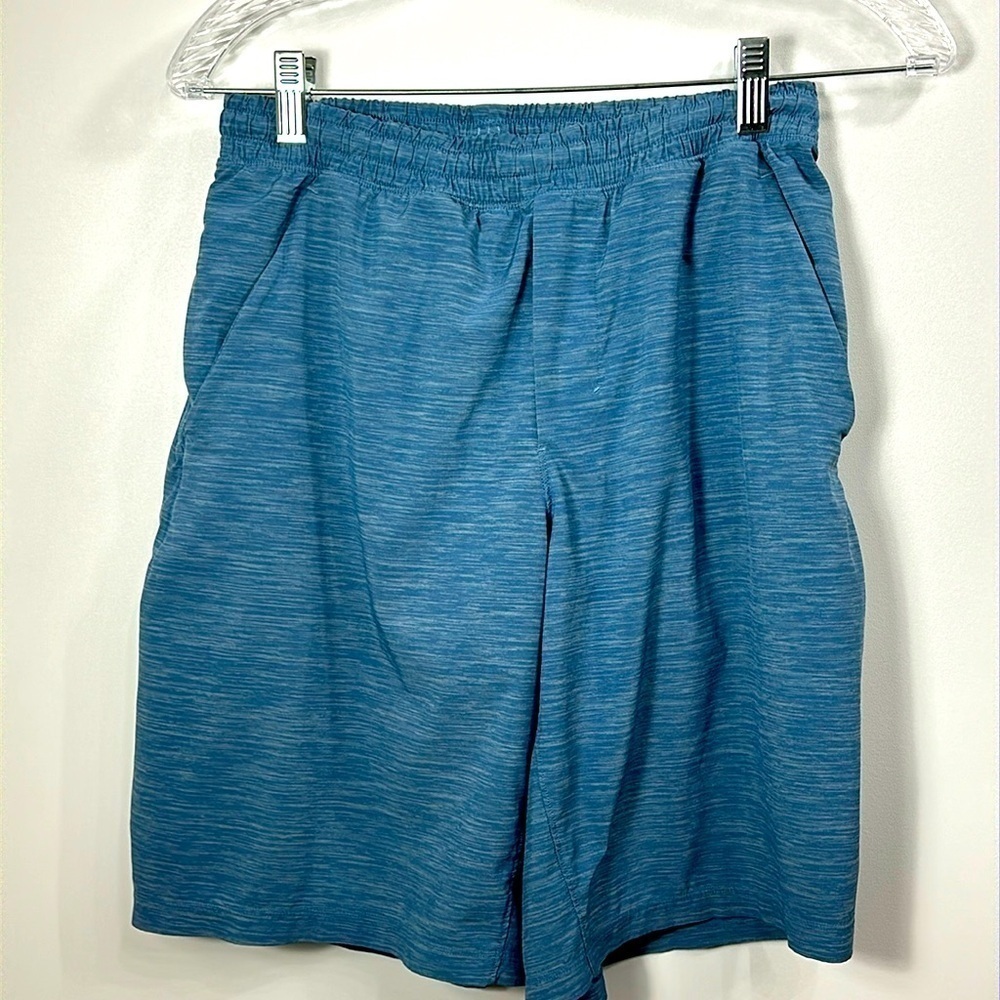 Lululemon Men’s Athletic Blue lined shorts size small